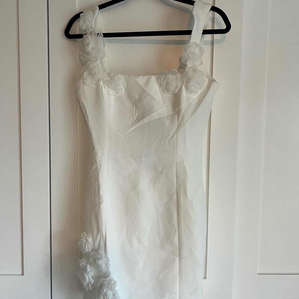Elliatt Trompe Dress in Ivory - Picture 2 of 3